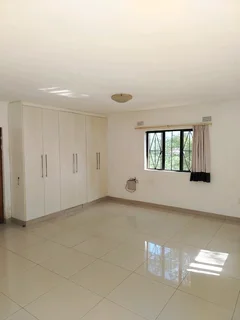 Bachelor flat/ granny cottage to let