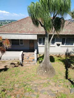 3 bedroom House for rent in Umbilo. Shared property with 2 other outbuildings .