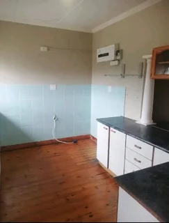 3 bedroom House for rent in Umbilo. Shared property with 2 other outbuildings .