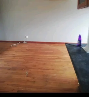 3 bedroom House for rent in Umbilo. Shared property with 2 other outbuildings .