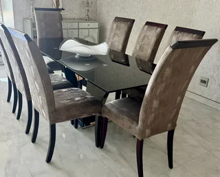 8 dining chairs excellent condition