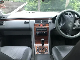 2002 Mercedes-Benz 200 Series Sedan