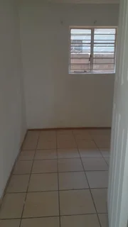 Granny flat for rent: 2401 Albertina Sisulu Rd, Florida, Roodepoort