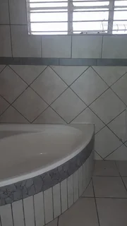 Granny flat for rent: 2401 Albertina Sisulu Rd, Florida, Roodepoort