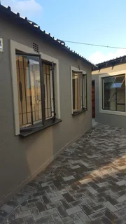 SLOVOVILLE-HOUSE:1 BEDROOM,1 BATHROOM, OPEN PLAN KITCHEN &amp; LOUNGE DINING ROOM