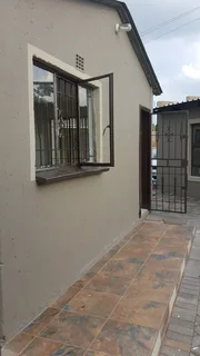 SLOVOVILLE-HOUSE:1 BEDROOM,1 BATHROOM, OPEN PLAN KITCHEN &amp; LOUNGE DINING ROOM