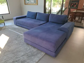 Corner sofa with day bed