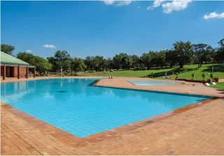 Holiday accommodation- Pilanesburg- Bakgatla Resort-19 -26 Dec (R9990 for 7 nights)