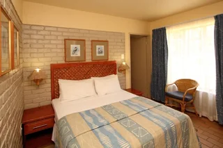 Holiday accommodation- Pilanesburg- Bakgatla Resort-19 -26 Dec (R9990 for 7 nights)