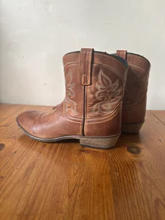 Women’s Genuine Leather Cowboy Boots – Size 9 (US) / 7 (UK/SA)