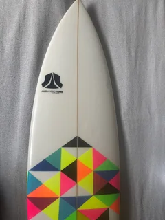 Surfboard 5’10” Alessandro Pierre “Diamond Fox” &amp; FCS II Fins (Great condition)