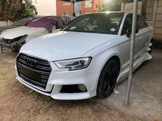 Bargain: Audi A3 8v2 Grill &amp; Badge