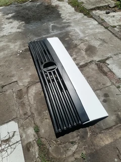 Mercedes econoliner Grille