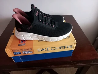 Shoe Skechers ( Women's) Brand New