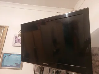 32&#34; Smart Samsung HD TV