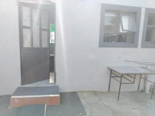 Outside room with own bathroom in Parow Klipkop R4000