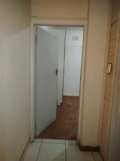 Outside room with own kitchen Section in klipkop Parow R3500