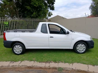 Nissan np200