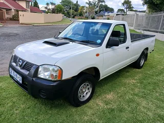 Nissan np300