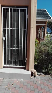 Deluxe Semi Garden Flat offered to rent