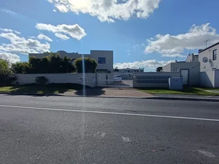 Neat 2 Bedroom Ground Floor Apartment in Parklands