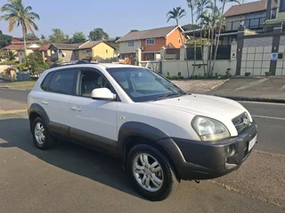 HUYNDAI TUCSON 2LITER PETROL R47900 NOT NEGOTIABLE CONTACT 0828990430