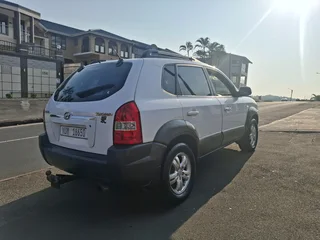 HUYNDAI TUCSON 2LITER PETROL R47900 NOT NEGOTIABLE CONTACT 0828990430