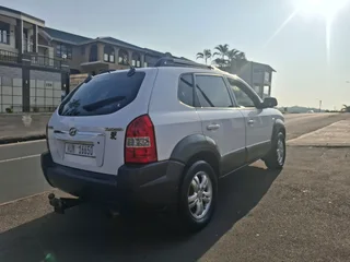 HUYNDAI TUCSON 2LITER PETROL R47900 NOT NEGOTIABLE CONTACT 0828990430