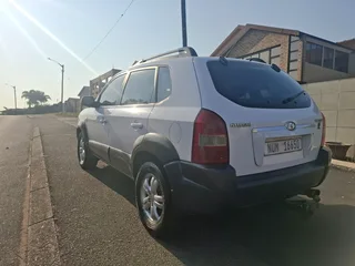 HUYNDAI TUCSON 2LITER PETROL R47900 NOT NEGOTIABLE CONTACT 0828990430