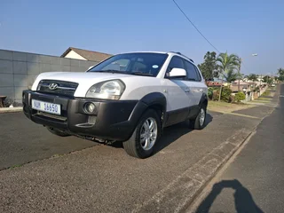 HUYNDAI TUCSON 2LITER PETROL R47900 NOT NEGOTIABLE CONTACT 0828990430