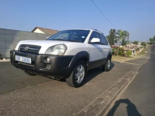 Huyndai Tucson 2liter Petrol Contact Number 0828990430