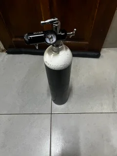 Portable oxygen cylinder