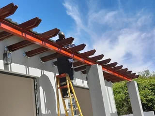 carpenter- we are looking for carpentry work  0719564559