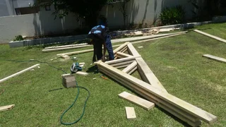 carpenter- we are looking for carpentry work  0719564559