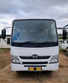 2013 TOYOTA HINO 300 33 SEATER BUS