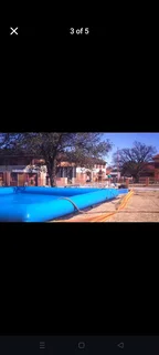 Mobile swimming pool
