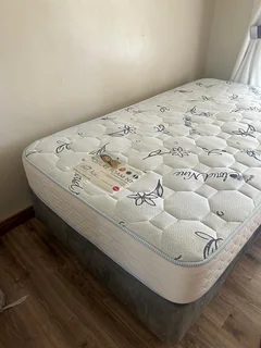 Three Quarter Bed and Base Set