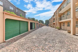 2 bedroom apartment  to share