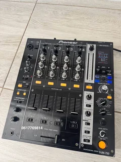 Pioneer DJM 750 for sale. Excellent condition