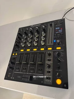 Pioneer DJM 700 for sale. Excellent condition