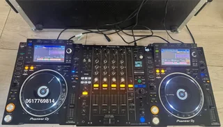 Pioneer CDJ 2000nxs2 pair &amp; DJM 900nxs2 for SALE or SWOP. Excellent condition