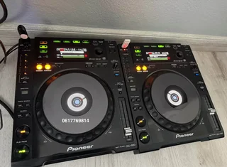Pioneer CDJ 850 pair for sale. Excellent condition