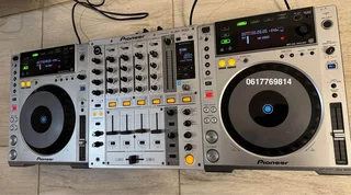 Pioneer CDJ 850 & DJM 700 for sale. Excellent condition