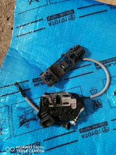 Polo tsi right rear door lock mechanism R750