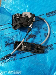 Polo tsi right rear door lock mechanism R750