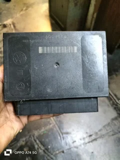 Polo 9n shape or Vivo central locking unit R400