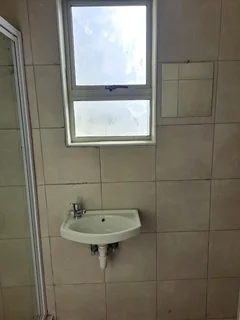 Bachelor&#39;s Unit Separate Entrance Available Kraaifontein