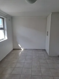 Bachelor&#39;s Unit Separate Entrance Available Kraaifontein