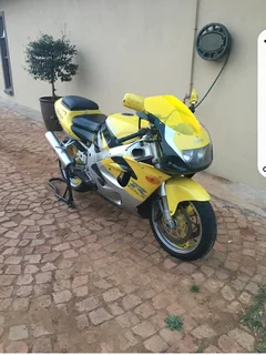 Suzuki srad 600 750 stripping for spares