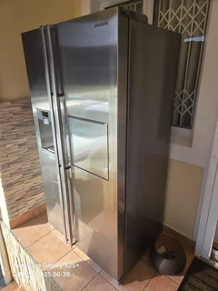 Samsung side-by-side fridge / freezer